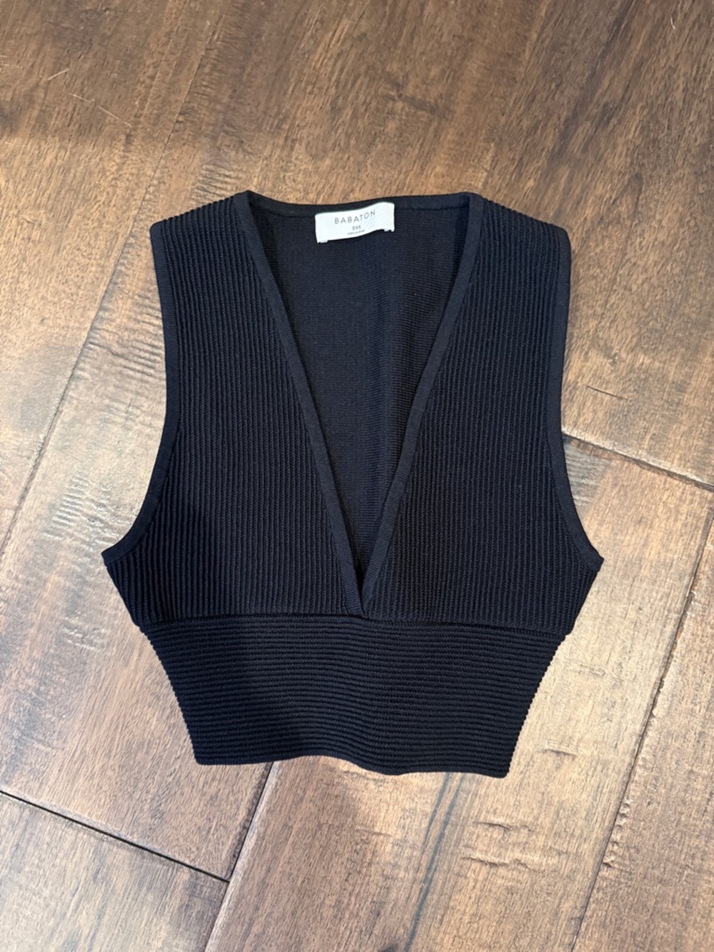 Babaton Aritzia Black Ribbed V-Neck Crop Top